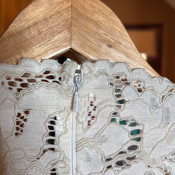 Alexis Manolo Lace Romper in Ivory from Revolve Size Medium - Picture 10 of 12